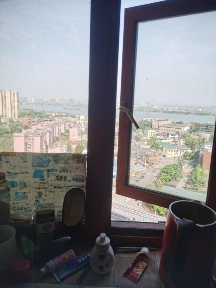 （一線(xiàn)江景）蓮香園小區(qū)法拍房（南片）B8棟1903