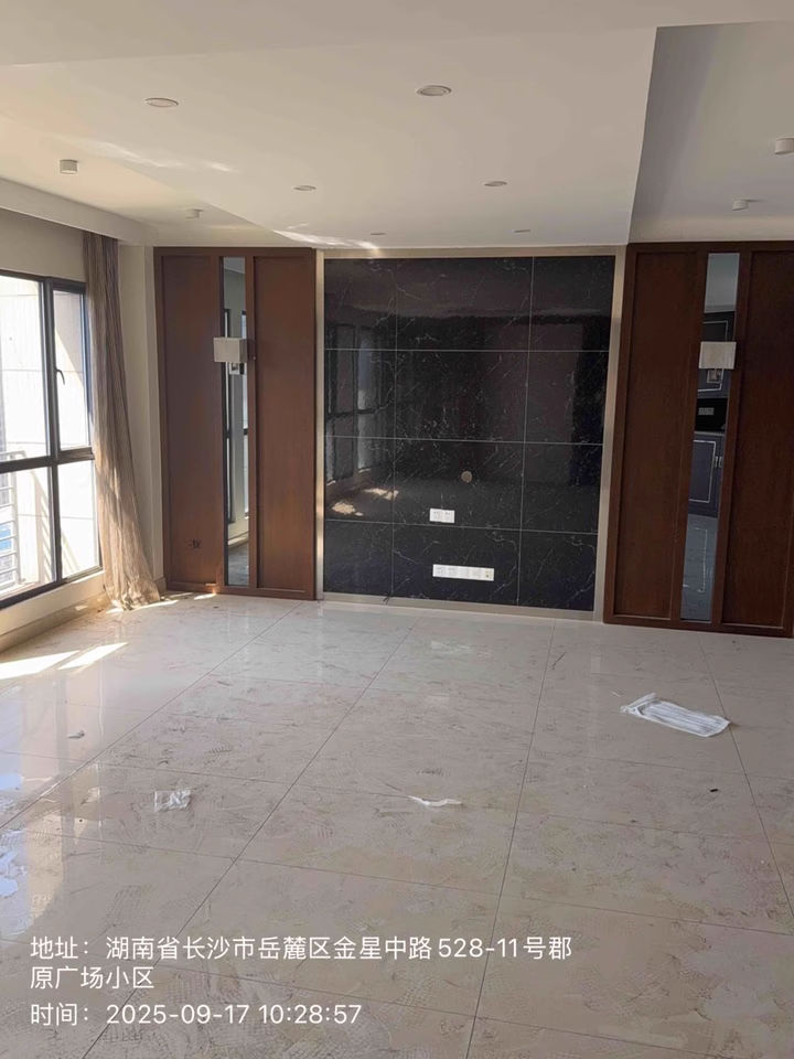 郡原廣場(chǎng)（郡原生活廣場(chǎng)）法拍房4棟2304房屋和車位號(hào)為-1148、-1149地下停車